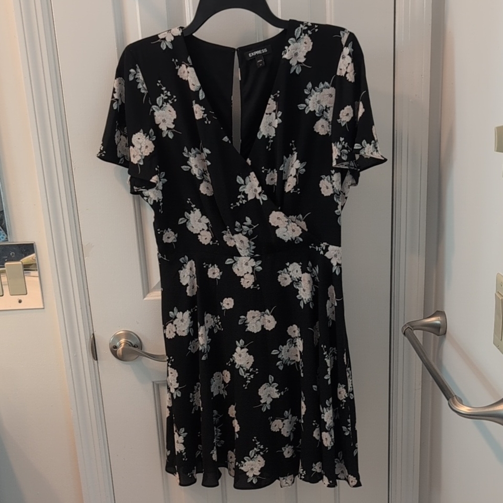 Express Black Floral Flutter Sleeve Dress 10